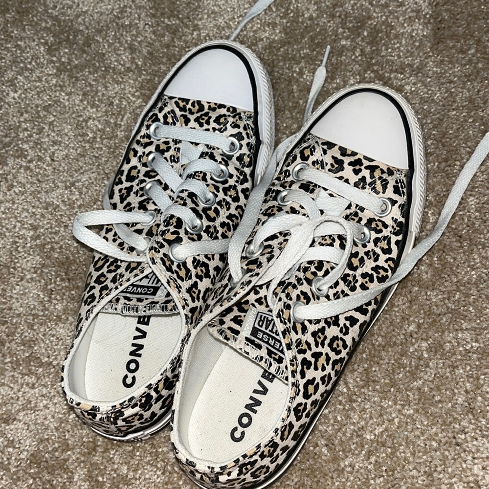 Leopard converse